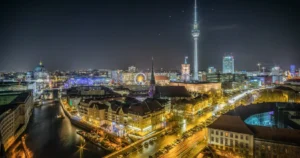 現代的なベルリンの夜の街の景色