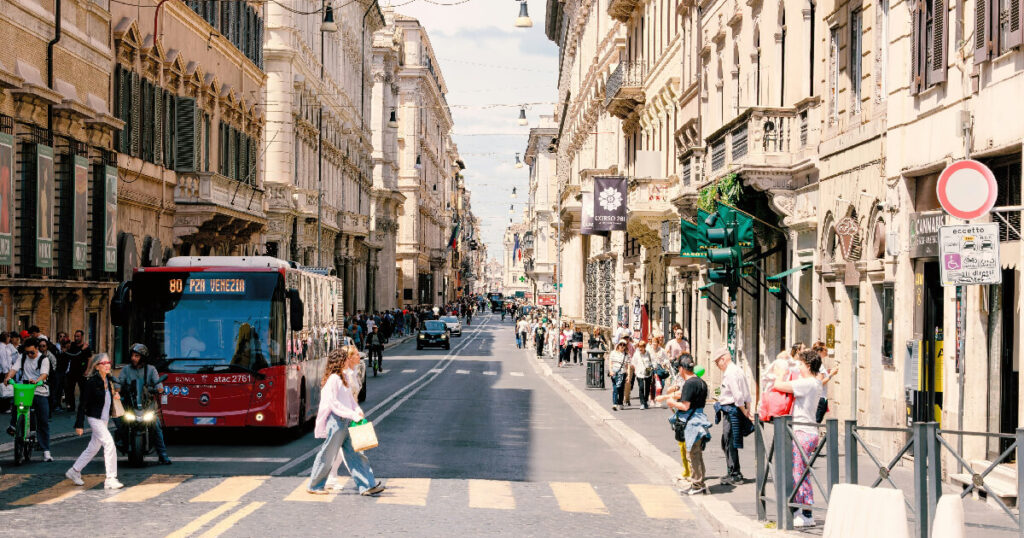 ローマ歴史地区のコルソ通り（Via del Corso）